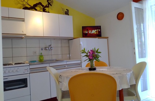 Ivan Dolac Apartment | One bedroom apartment with terrace Ivan Dolac, Hvar (A-4584-b)