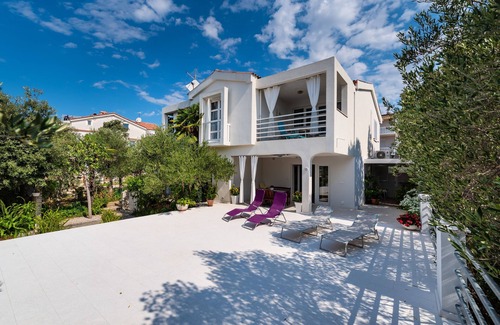 Mandre Apartment | One bedroom apartment with terrace Mandre, Pag (A-13015-c)
