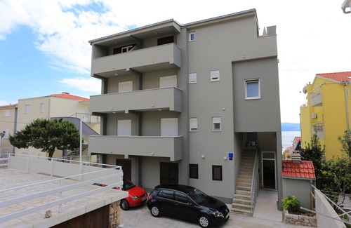 Tice Apartment | One bedroom apartment with terrace and sea view Nemira, Omiš (A-17039-b)