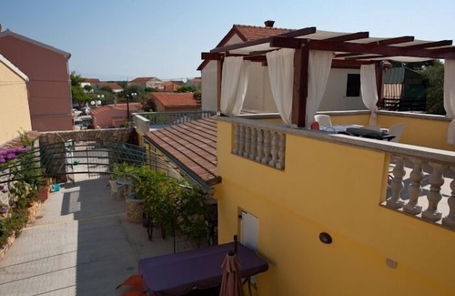 Poljana Apartment | One bedroom apartment with terrace Poljana, Ugljan (A-8523-e)