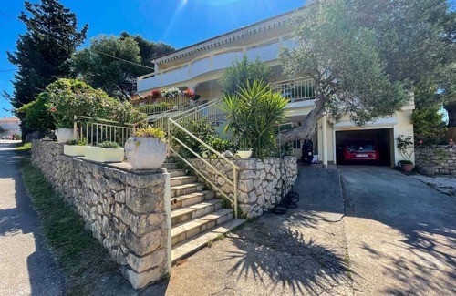 Lun Apartment | One bedroom apartment with terrace and sea view Lun, Pag (A-19358-d)