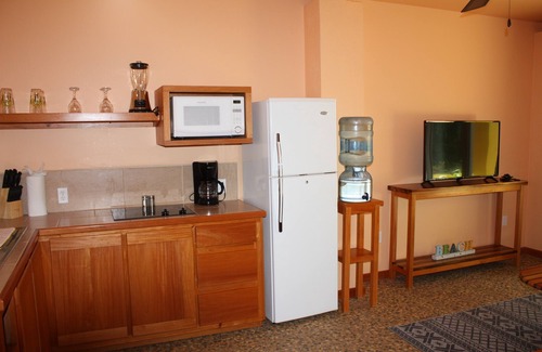 San Pedro Cottage | One Bedroom Beautiful Oceanfront Suite on Ambergris Caye