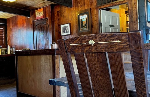 Sandy Cottage | One bedroom cottage with AC, WiFi and hot tub.