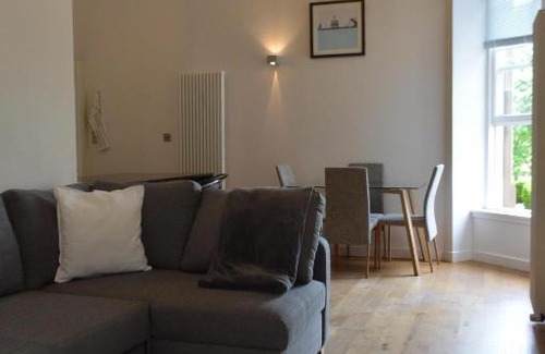 Laurieston Apartment | One Bedroom Flat Next To The Meadows