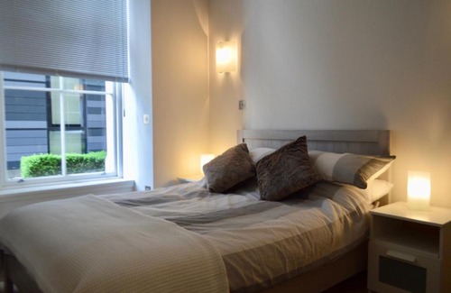 Laurieston Apartment | One Bedroom Flat Next To The Meadows