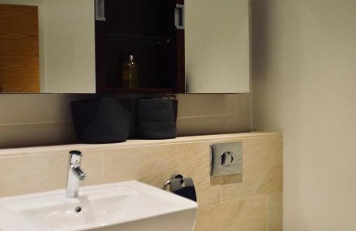 Laurieston Apartment | One Bedroom Flat Next To The Meadows