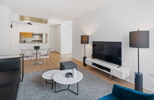Central New York City Apartment | One Bedroom in Midtown West near Times Square