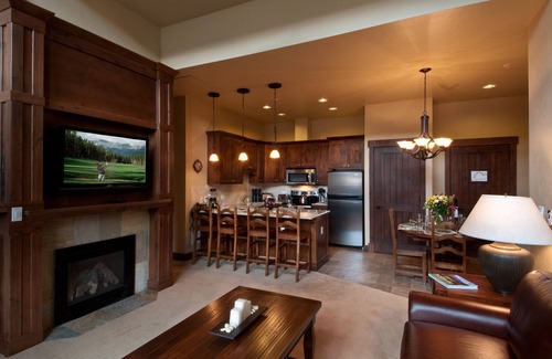 Breckenridge Resort | One Bedroom Master ski in-out @ Grand Lodge on Peak7