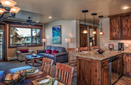 Breckenridge Resort | One Bedroom Master ski in-out @ Grand Lodge on Peak7