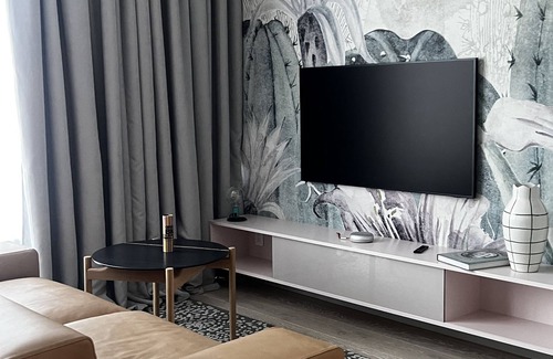 Davenport Apartment | One bedroom, one bathroom luxury residence with concierge services & Laundry