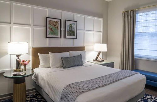 Downtown Portland Hotel | One Bedroom Suite at Heathman Hotel. Prime Location, Downtown | 3 Units