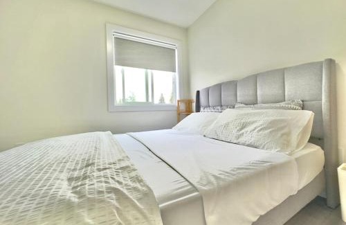 Gibsons Apartment | One-Bedroom Suite in Gibsons