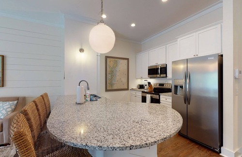 King City Condo | One bedroom condo w/pool in the SSI Village area Unit 2206