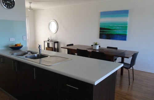 Lorne Apartment | One block from the surf beach, ocean views