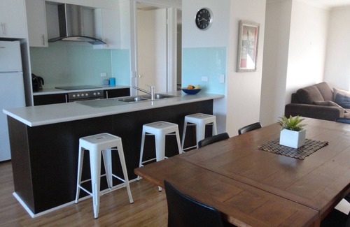 Lorne Apartment | One block from the surf beach, ocean views