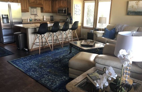 Afton Condo | One block to Shangrila golf resort