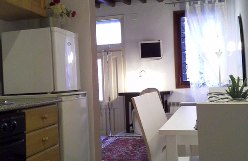 Cannaregio Apartment | one door apartment in the heart of Venice Ca 'd'Oro overlooking the field