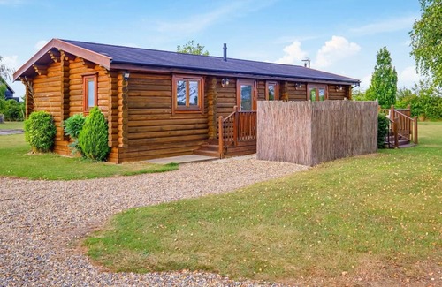 Woodbridge Ski Chalet | One double with en suite shower and one twin.