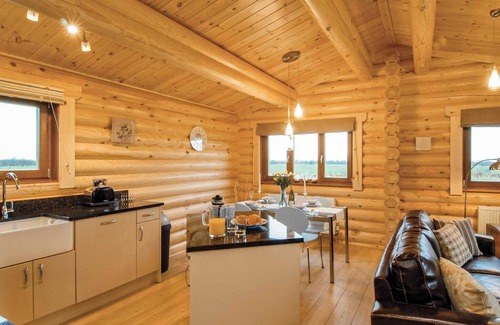 Woodbridge Ski Chalet | One double with en suite shower and one twin.