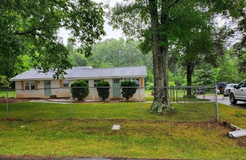 Charlotte House | One family home in the Waverly section with many restaurants, banks, & shopping