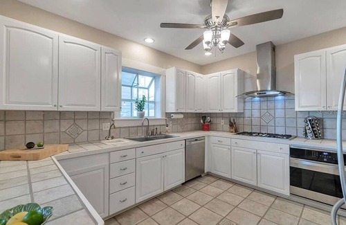 Historic Old Northeast House | ONE Inn St. Pete: Unique 7-Room Gem, Steps from Downtown & Vinoy Park!