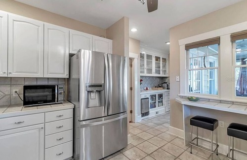 Historic Old Northeast House | ONE Inn St. Pete: Unique 7-Room Gem, Steps from Downtown & Vinoy Park!