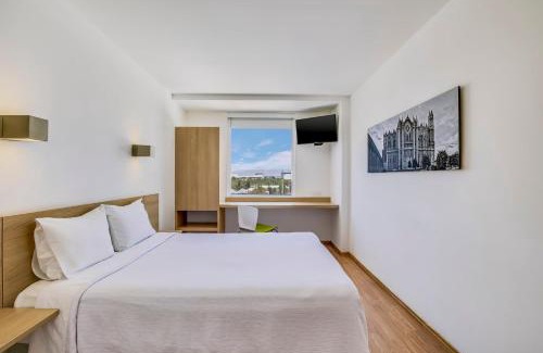 Leon Hotel | One Leon Poliforum
