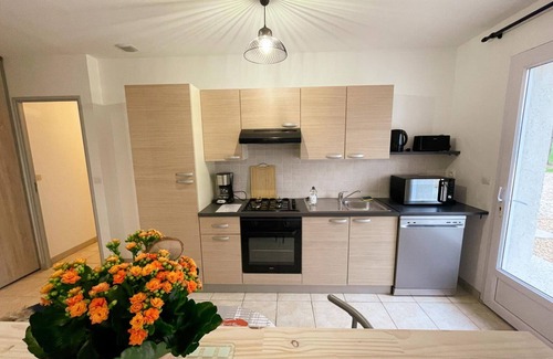 Courcelles-de-Touraine Cottage | One-level cottage in Touraine with large garden and parking