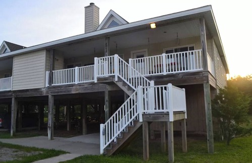 Avon House | One level 4 Bedroom House with Pool, Large Docks, Canal Access - The Turtle Club