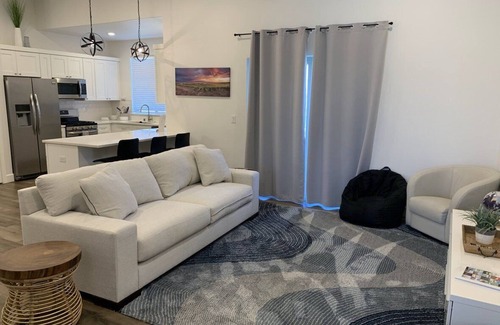 West Richland House | One-Level 4BR Home - Sunshine, Wine & Dine