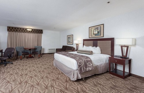Idaho Falls Hotel | ONE LOVELY KING UNIT! POOL, HOT-TUB, SPA, PARKING!