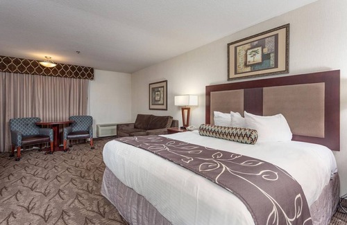 Idaho Falls Hotel | ONE LOVELY KING UNIT! POOL, HOT-TUB, SPA, PARKING!