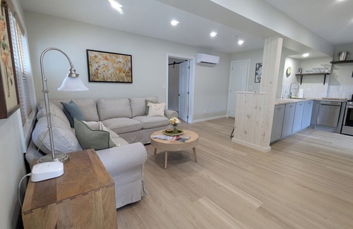 Prince Edward House | One Main Guesthouse - Entire Home - 2 King Suites Across Two Floors -EV Charging