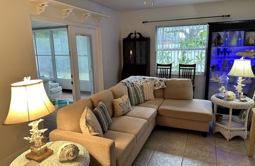 Largo House | One mile from the Indian Rocks Beach