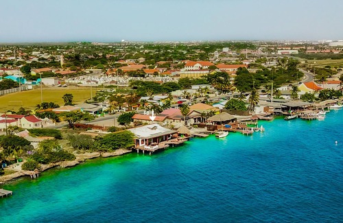 Savaneta House | One-of-a-kind 4 br 8-10 overwater home!