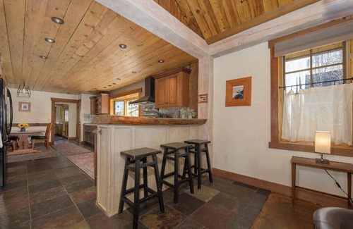 Fraser Cabin | One of a kind 5 bedroom cabin, downtown location,