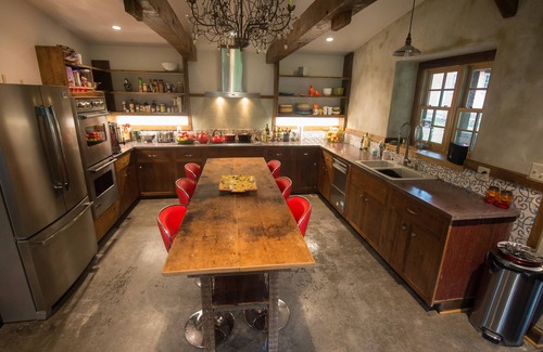 Sabillasville House | One-of-a-kind luxury lodge on 100-acre Appalachian farm