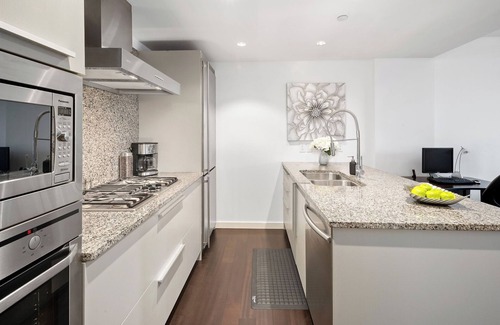 Downtown Victoria Condo | One-of-a-Kind Sleep-well Condo w/Pool and Parking in Downtown Victoria