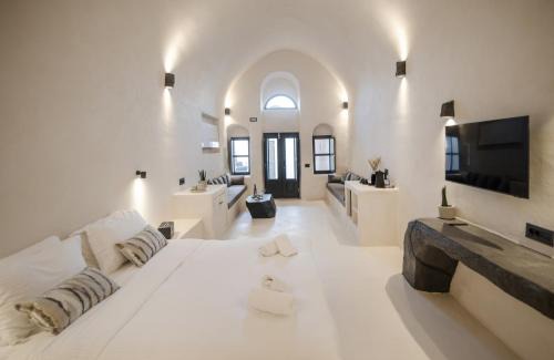 Oia Apartment | One of One - Aurelia