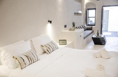 Oia Apartment | One of One - Aurelia