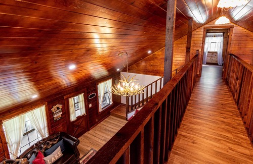 Pasadena Cabin | One of the few Cabins in the area!
