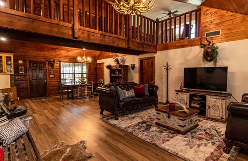 Pasadena Cabin | One of the few Cabins in the area!