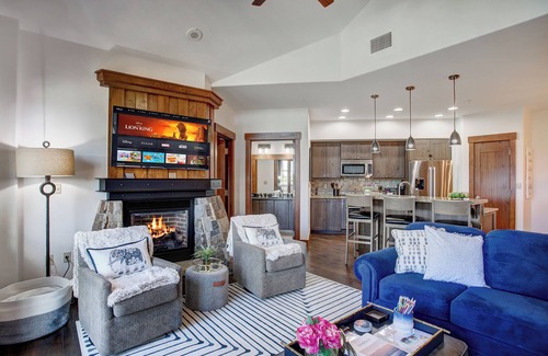 Peak 8 Condo | One Ski Hill 2BR Penthouse Ski-In/Out w/Stunning Gondola & Mountain Views