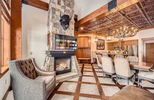 Breckenridge Apartment | One Ski Hill 2BR Penthouse B Slopeside Ski-In/Out w/Gondola Views
