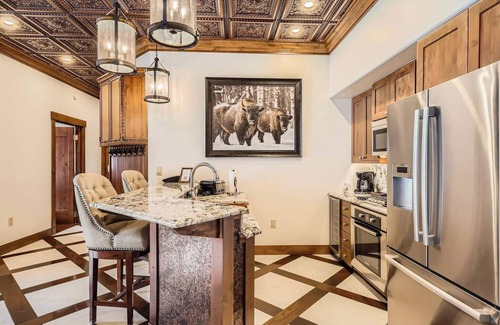 Breckenridge Apartment | One Ski Hill 2BR Penthouse B Slopeside Ski-In/Out w/Gondola Views