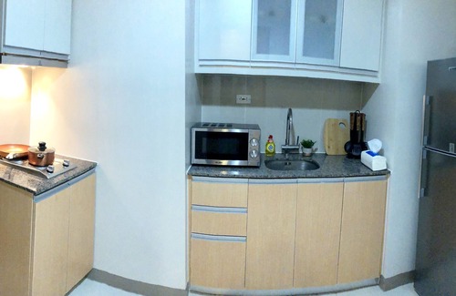 Bonifacio Global City Hotel | One Uptown Residence BGC across Grand Hyatt