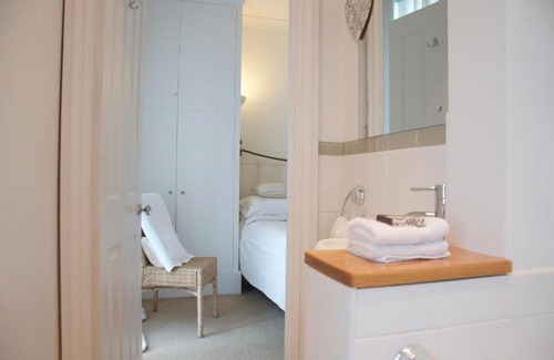 Cowes Bed & Breakfast | Onefifty