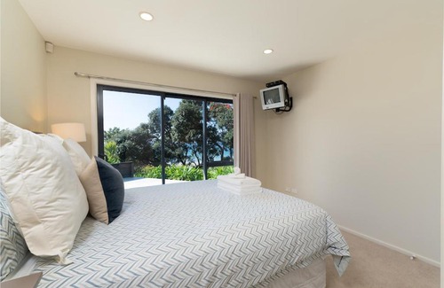 Oneroa House | Oneroa Bay Views