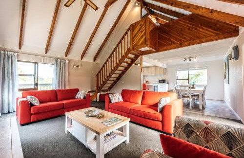 Oneroa House | Oneroa Oasis - Oneroa Holiday Home