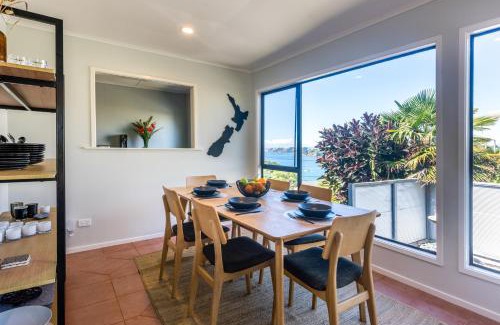 Oneroa House | Oneroa Views With Spa Pool